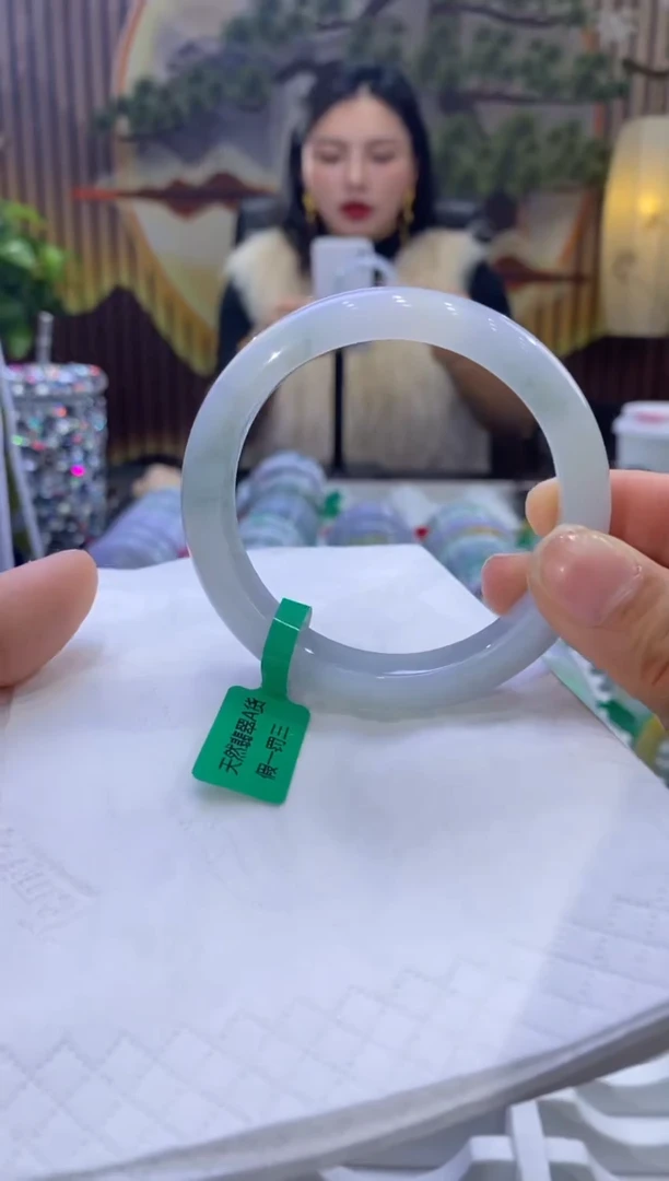 【闪购商品】翡翠手镯未镶嵌多人09243