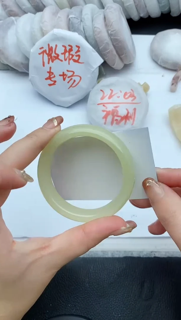 【闪购商品】石英质玉手镯未镶嵌A122+51/52