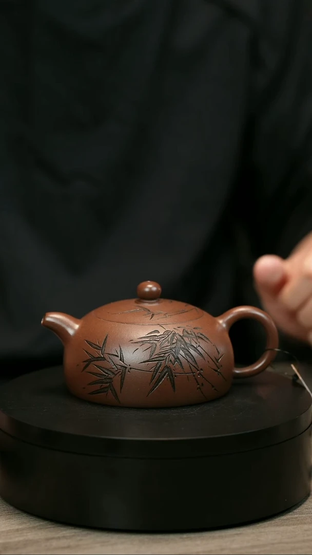 茶壶紫砂S****绝H2366赵信军底槽青堆绘松果