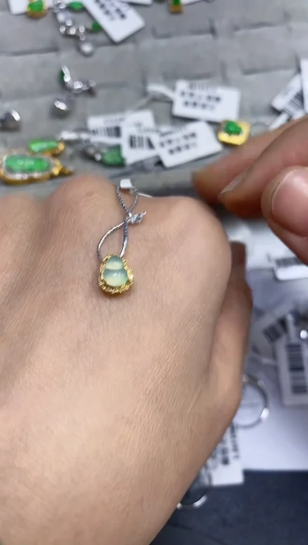 颈饰18K金镶嵌翡翠颈饰 18K金镶嵌 翡翠