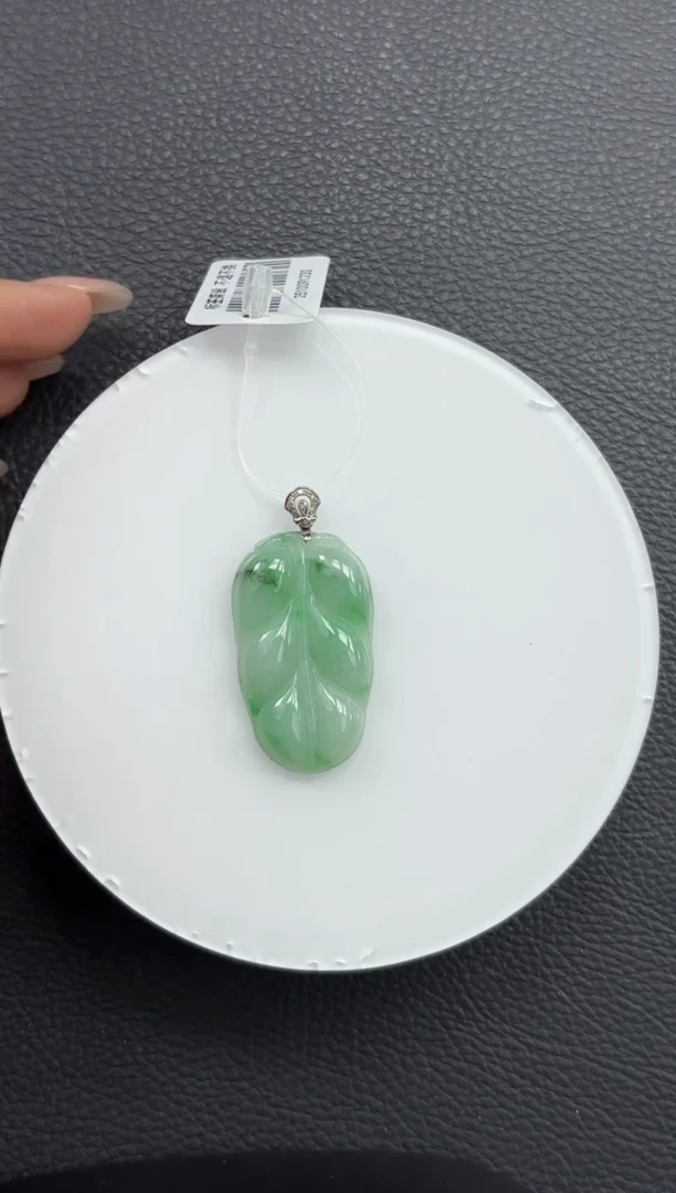 颈饰18K金镶嵌翡翠K742-32 叶子