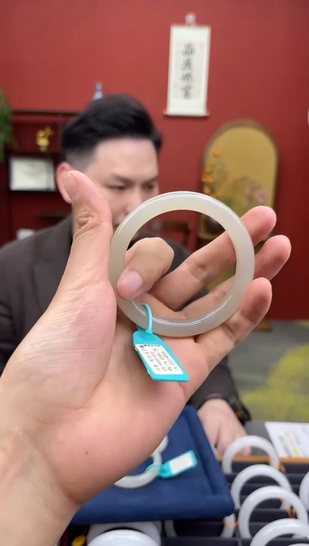 未镶嵌手镯和田玉一个圈口：54-59mm