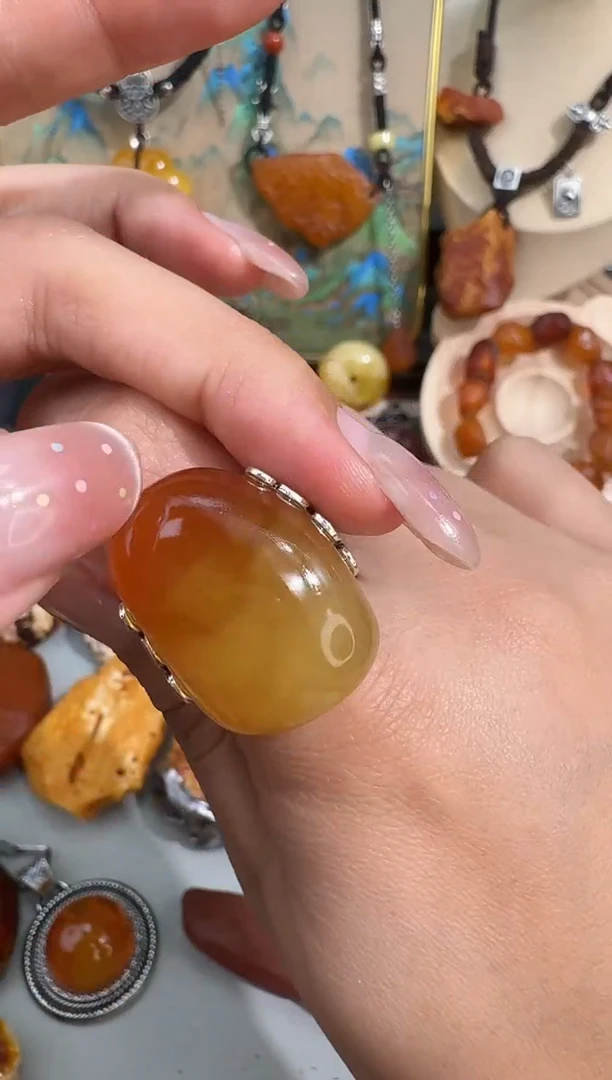 未镶嵌琥珀裸石琥珀