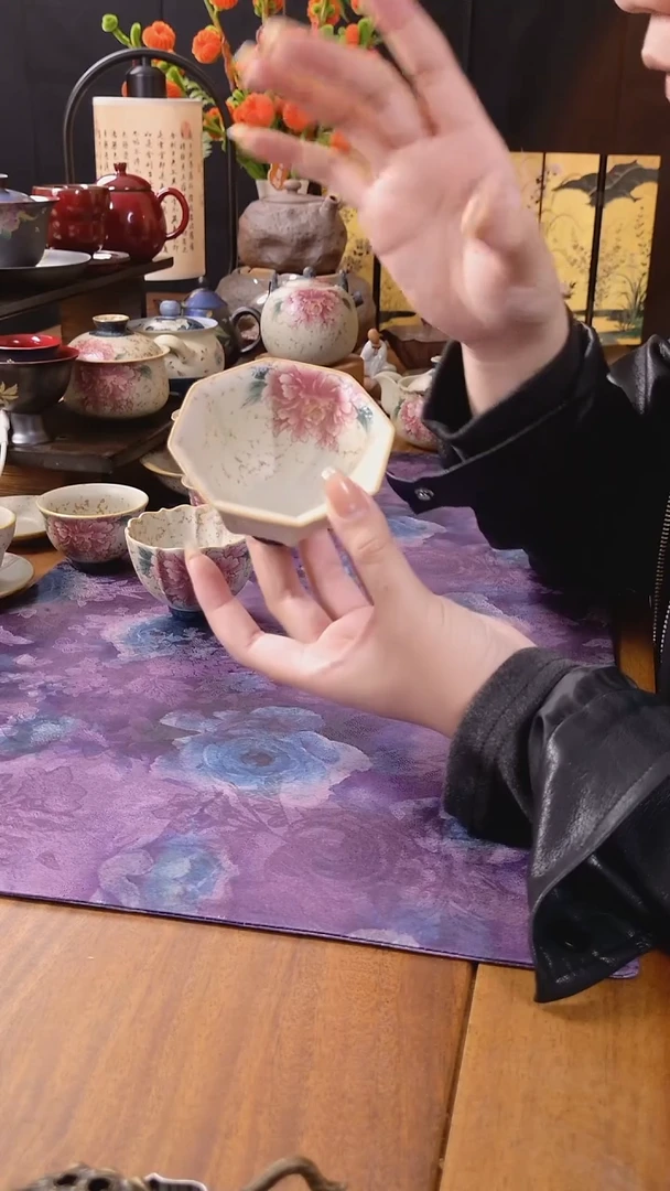 青花火石红焦糖牡丹八方杯