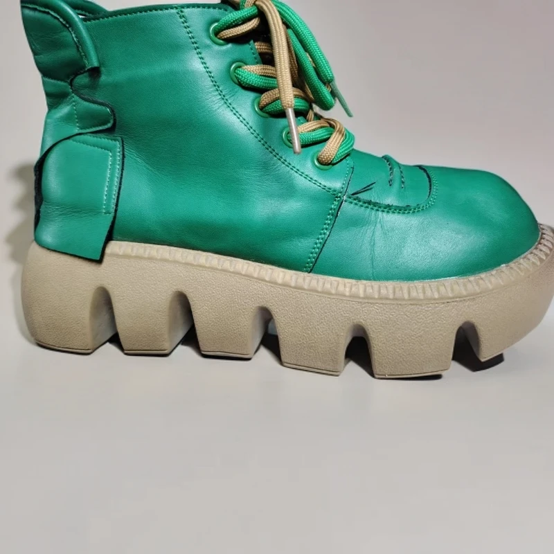 明月鞋服店马丁靴