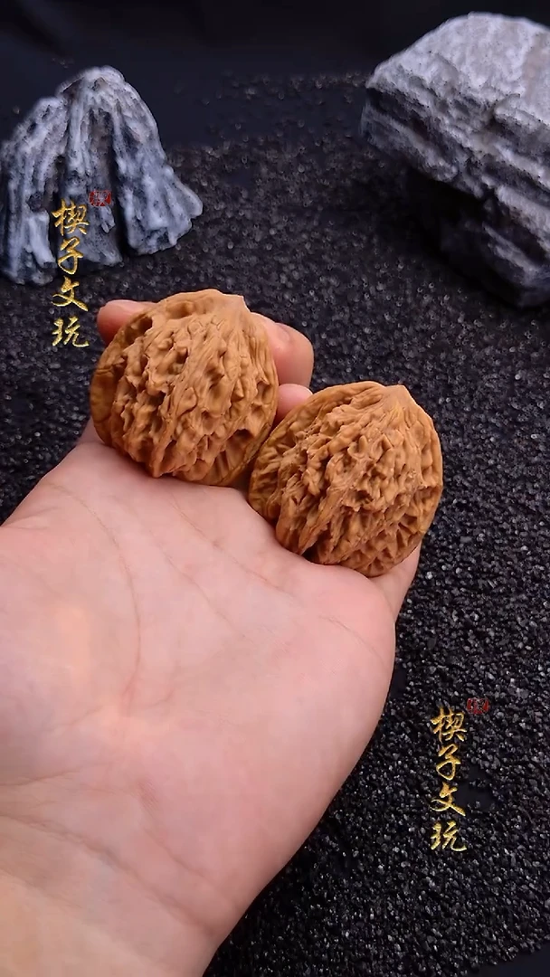 文玩核桃把件全品虎头40mm