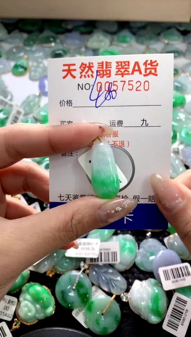 颈饰18K金镶嵌翡翠1111111111111111