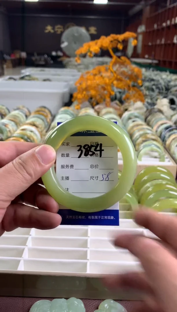 【闪购商品】蛇纹石玉手镯未镶嵌3854