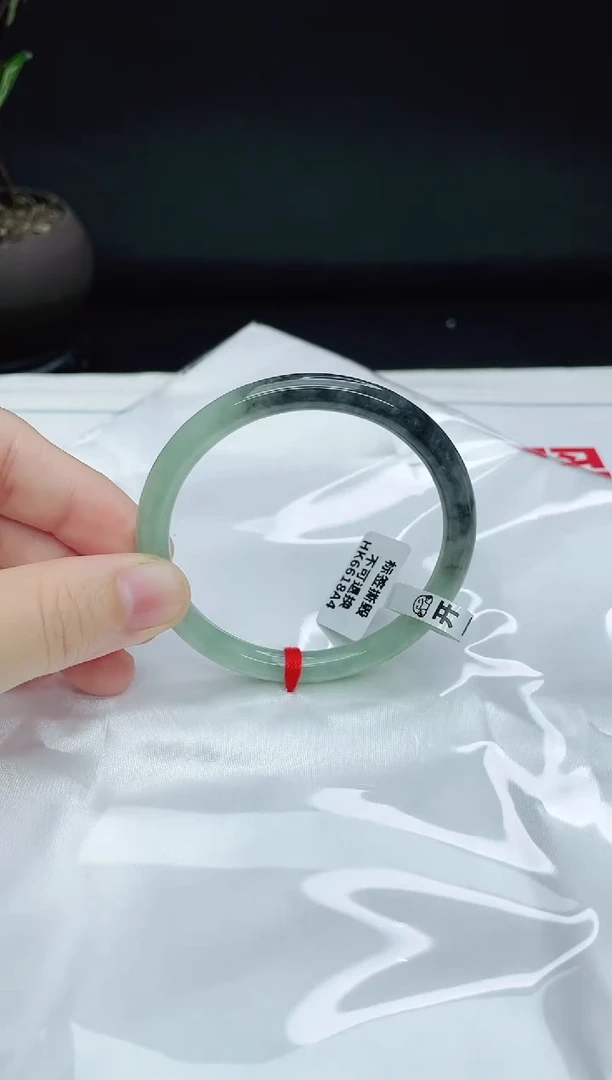 翡翠手镯未镶嵌天然缅甸A货翡翠正55