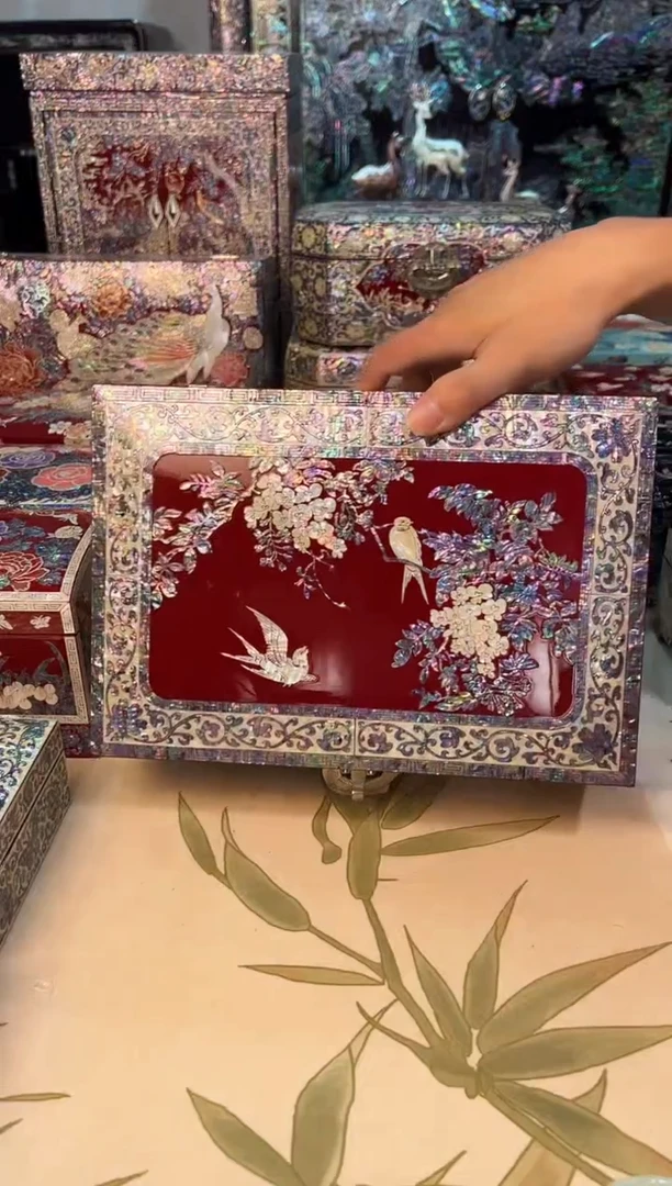鱼锁满贝底·弘贝雅螺钿漆器文化馆