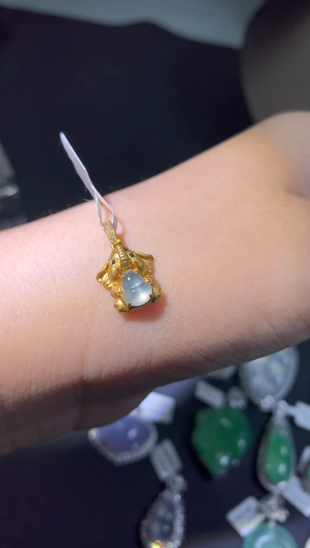 吊坠(不含链)18K金镶嵌翡翠吊坠