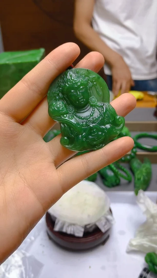 和田玉（碧玉）未镶嵌颈饰1