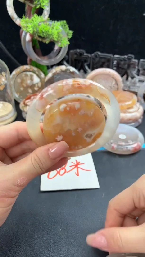 未镶嵌手镯（圆镯）石英质玉55