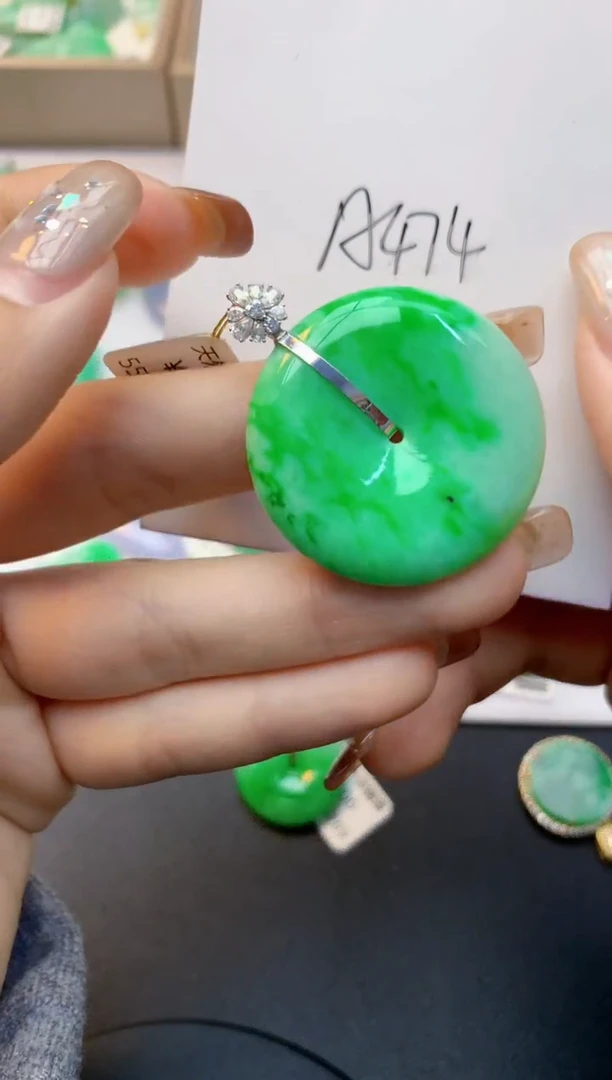 颈饰18K金镶嵌翡翠天然A货翡翠百元以上9元证书费自理