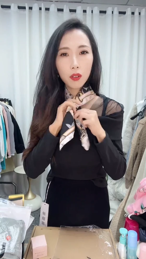 新款时尚港巾一条