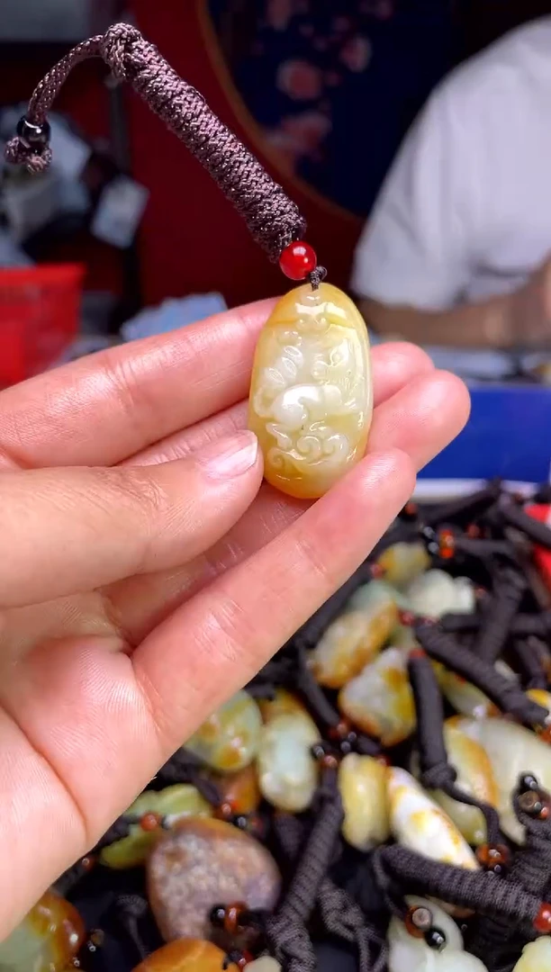 和田玉未镶嵌颈饰1