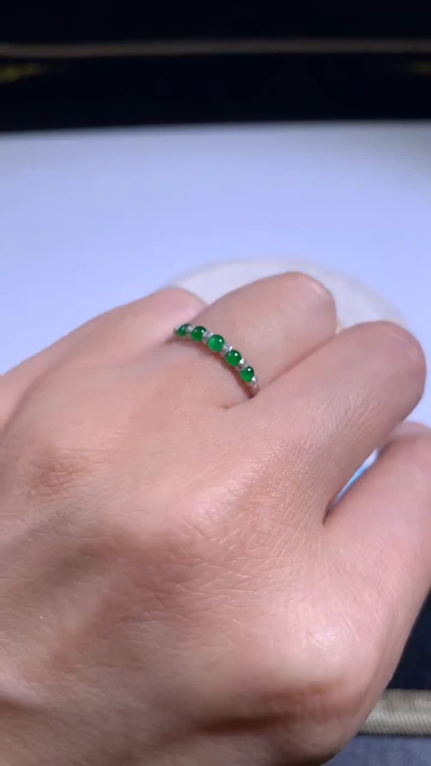 翡翠戒指18K金镶嵌翡翠 戒指 18K金镶嵌