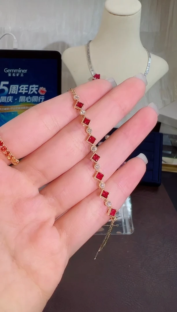 18K金镶嵌手链红宝石BB3641