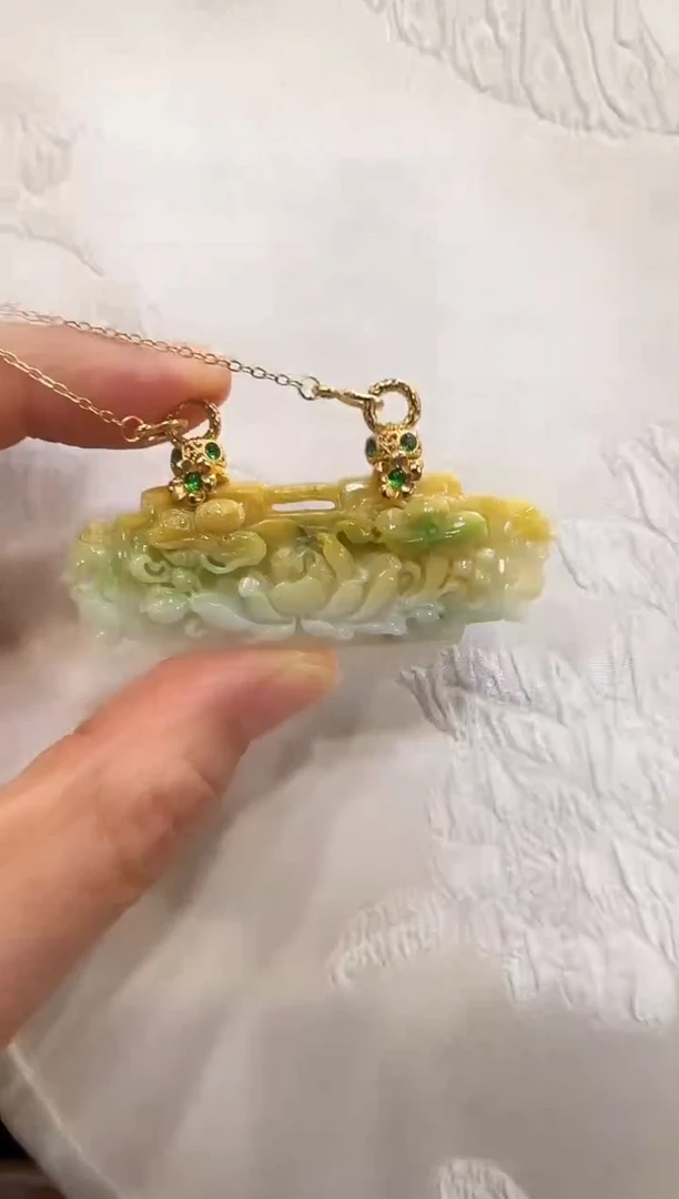 颈饰18K金镶嵌翡翠国风