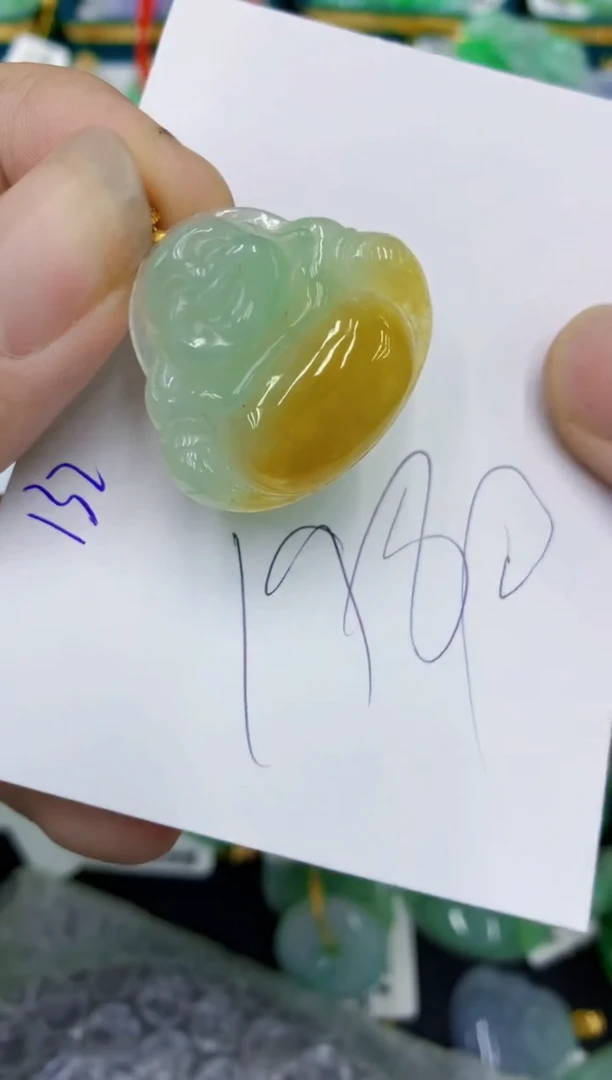 翡翠18K金镶嵌颈饰1111111111