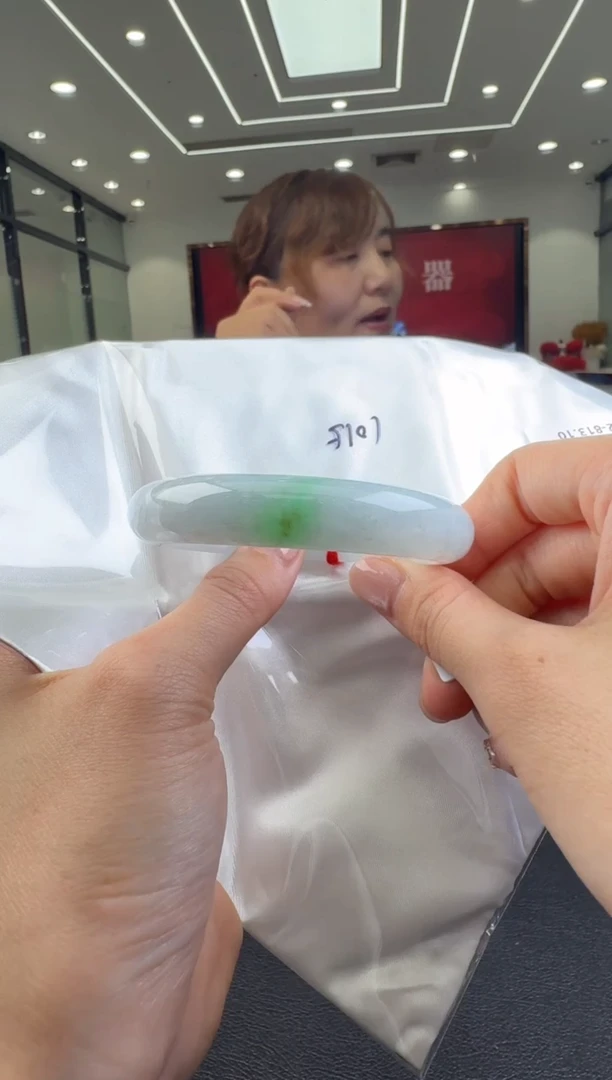 翡翠未镶嵌颈饰手镯58