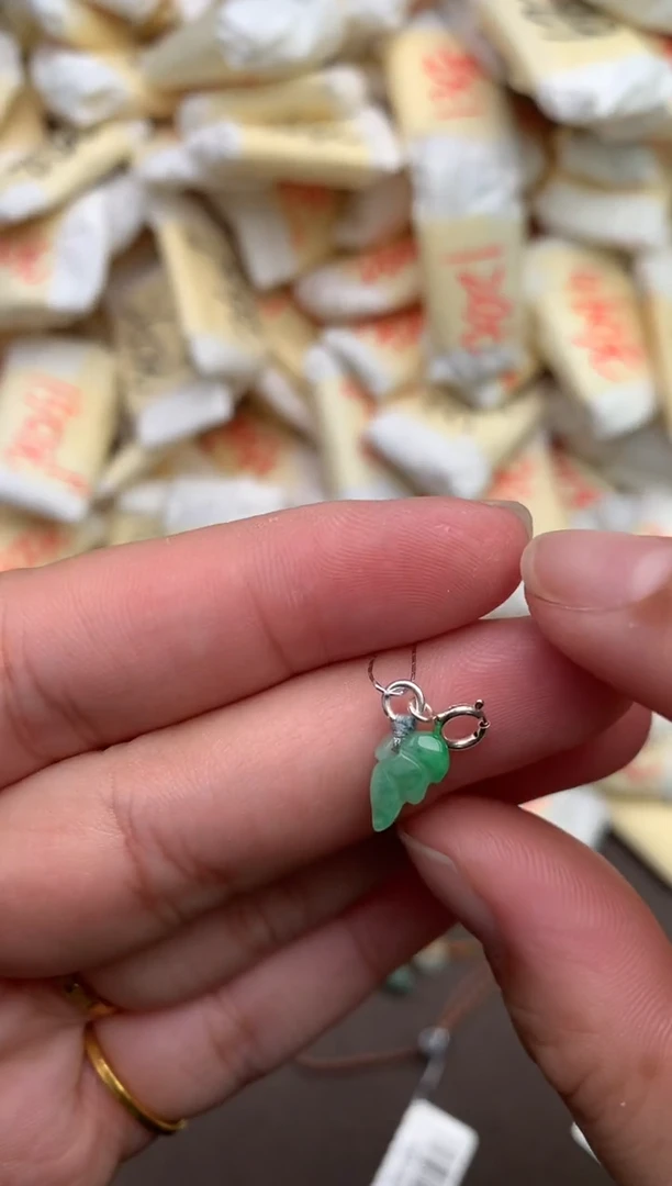 翡翠挂件未镶嵌 —