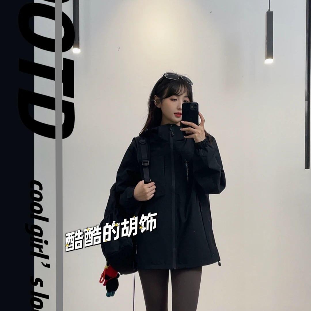 西域骆驼新款春秋户外休闲防风防水连帽时尚百搭冲锋外套情侣款