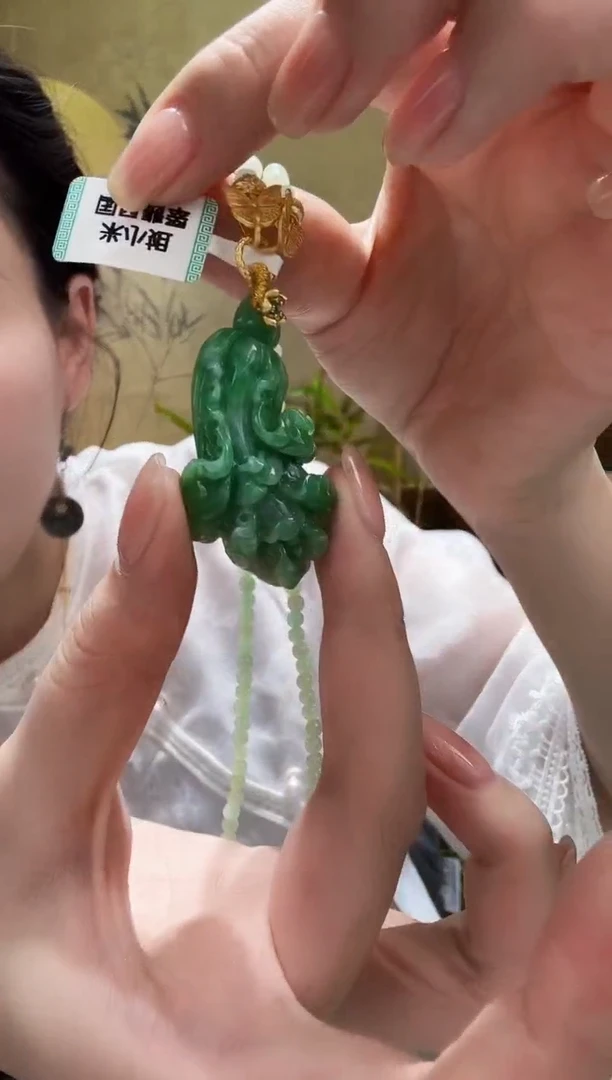 颈饰未镶嵌翡翠吊坠