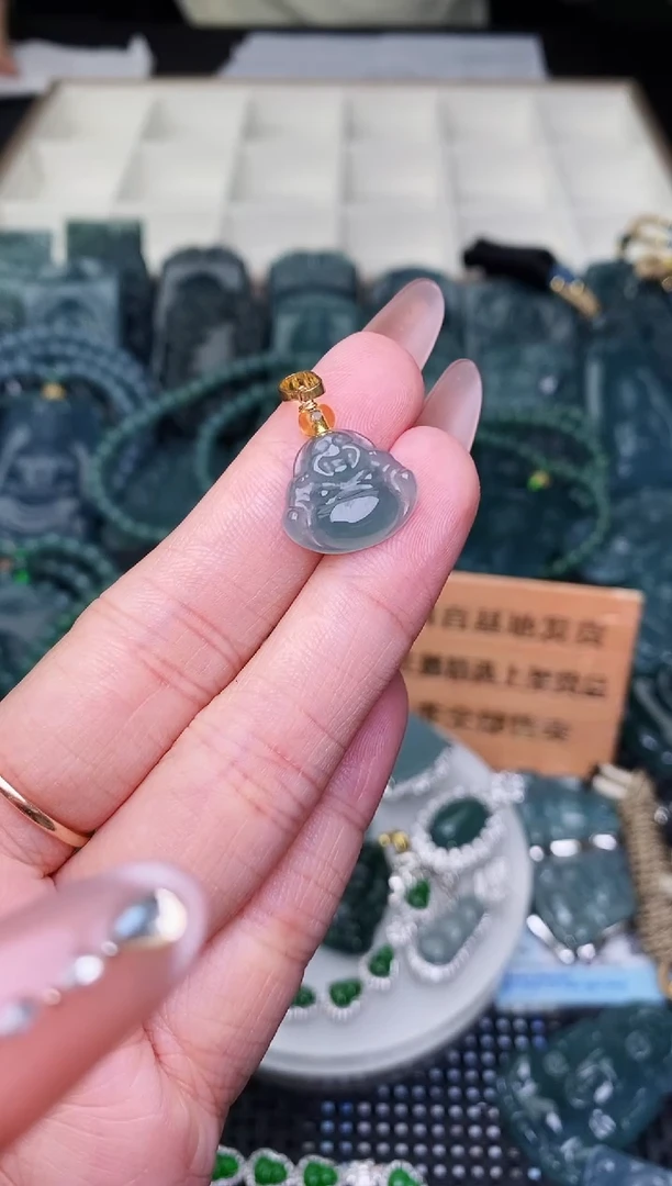 颈饰未镶嵌翡翠