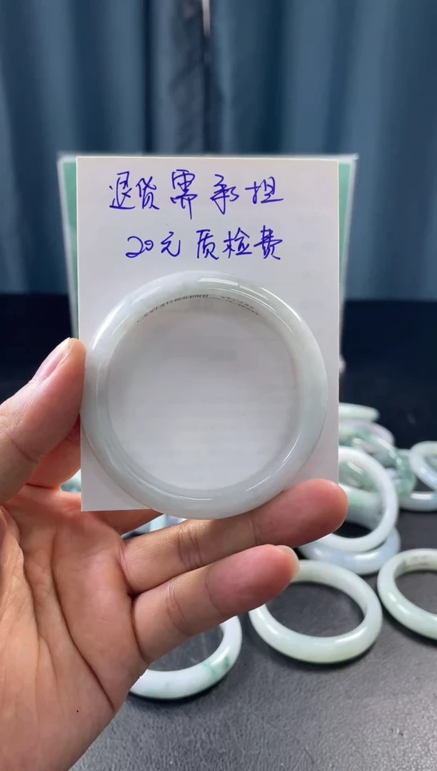 翡翠手镯未镶嵌种水料！！！