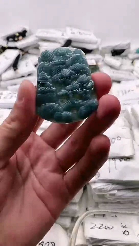 翡翠未镶嵌颈饰山水牌