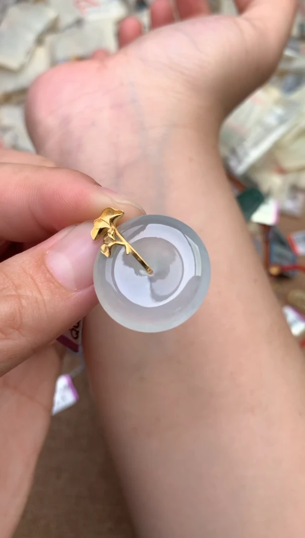 18K金镶嵌挂件翡翠一