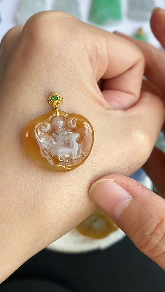 颈饰18K金镶嵌翡翠一路有你~