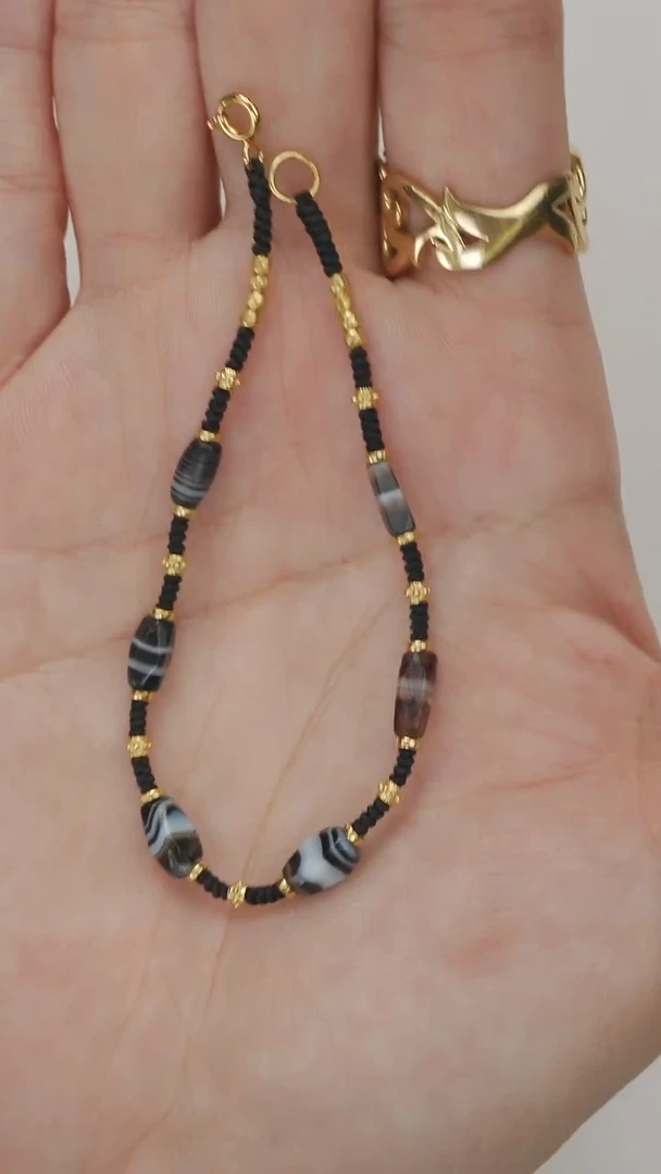 亚克力好看的黑缠丝手链