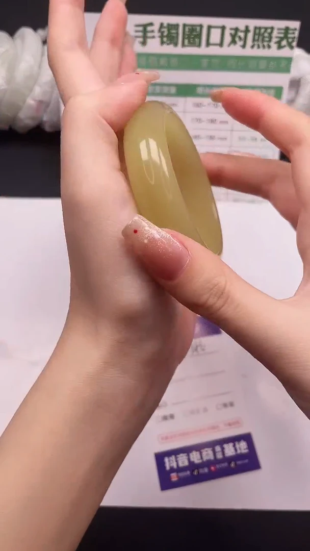 未镶嵌手镯石英质玉146-10-56