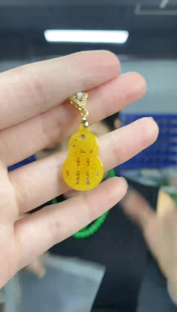 颈饰未镶嵌翡翠 多样性发其一颜色微差