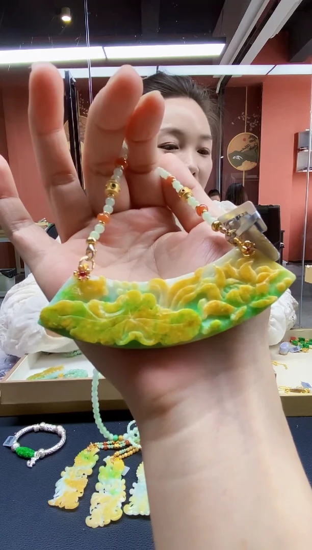 颈饰未镶嵌翡翠吊坠