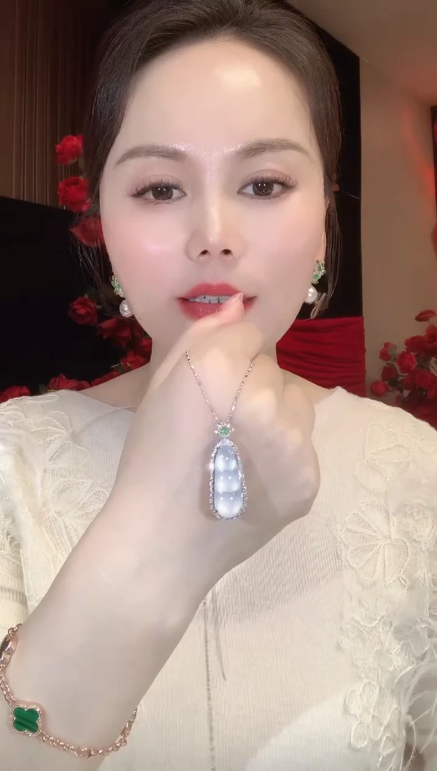 吊坠(不含链)18K金镶嵌翡翠C67