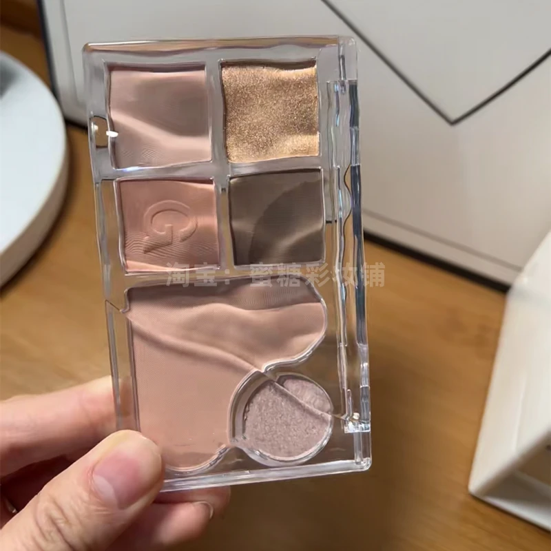 法国大牌正品当年人手一盘的程度的大地色系眼影腮闪粉持久耐看