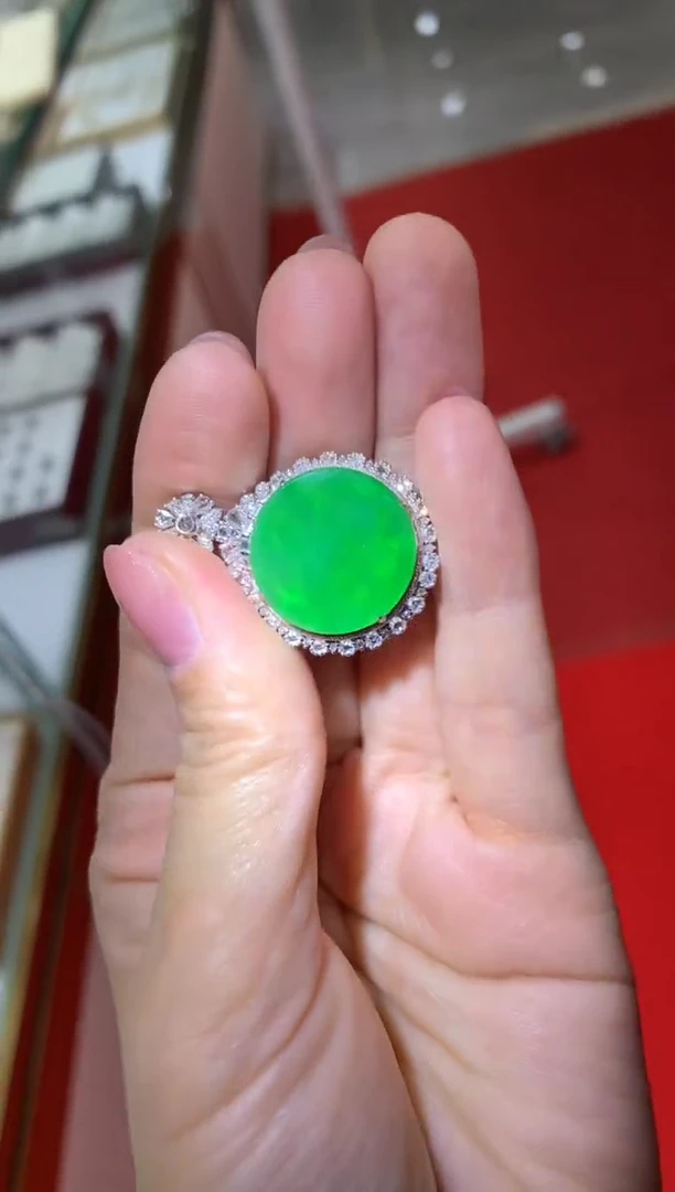 颈饰18K金镶嵌翡翠|不退不换