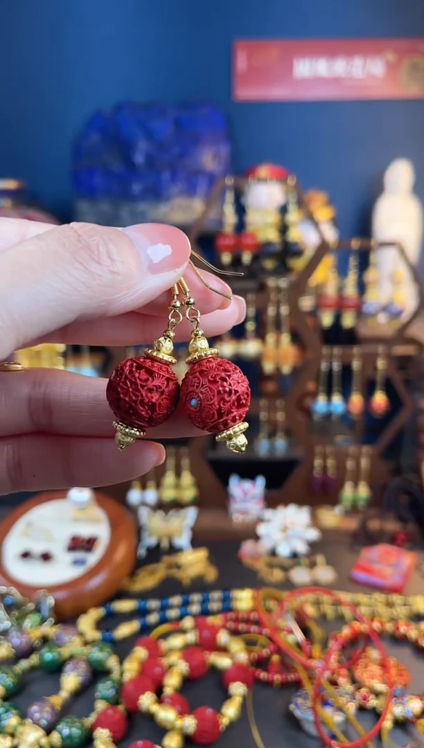 【闪购商品】红红满雕工设计师款耳钩