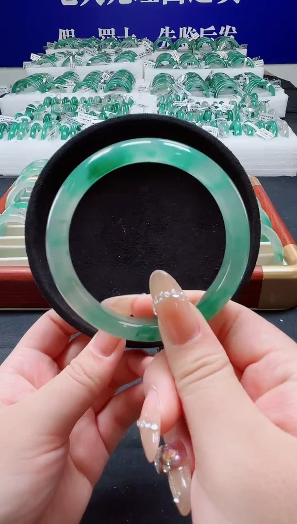 未镶嵌手镯石英质玉（非洲翠）圈口62