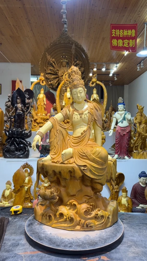 香樟木谁**笑坐姿自在观音83cm高46cm长 28cm厚