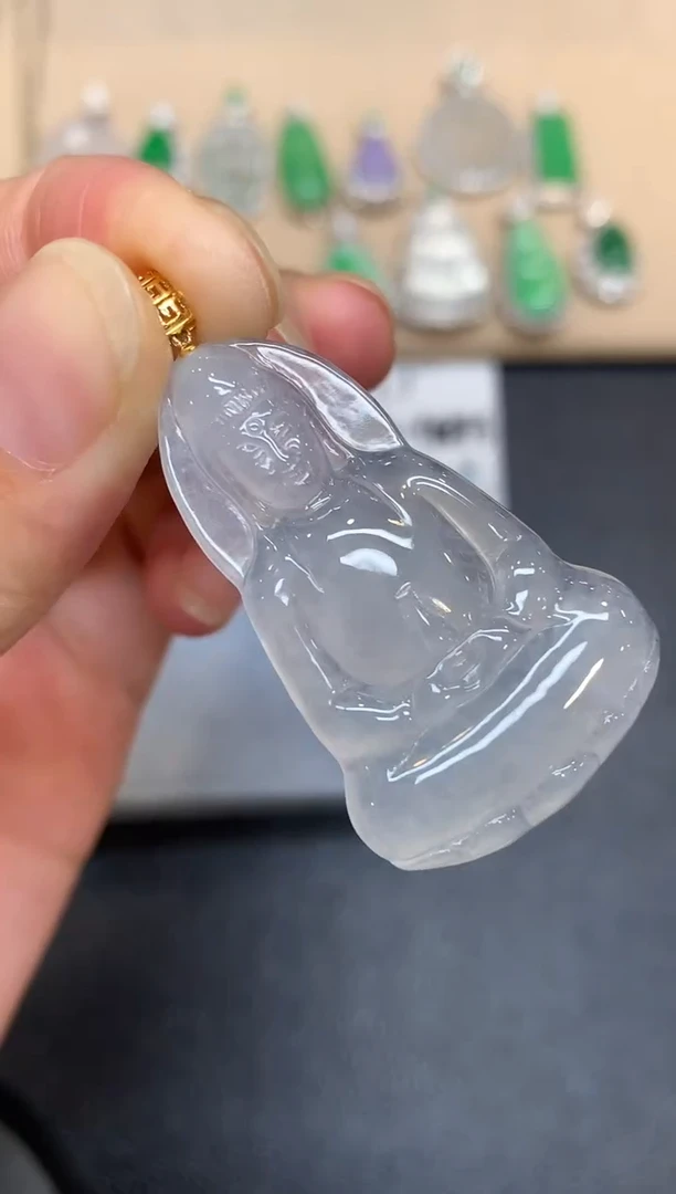 颈饰18K金镶嵌翡翠观音【无服务费