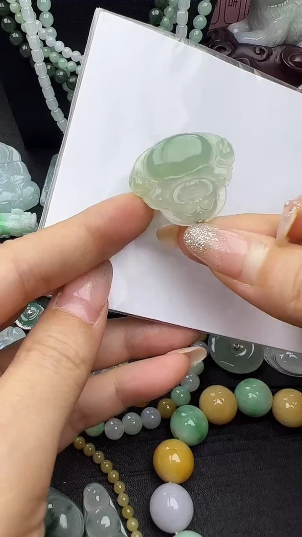 颈饰18K金镶嵌翡翠佛公