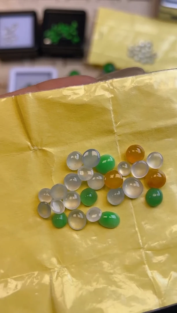 定制翡翠未镶嵌天然翡翠蛋面63