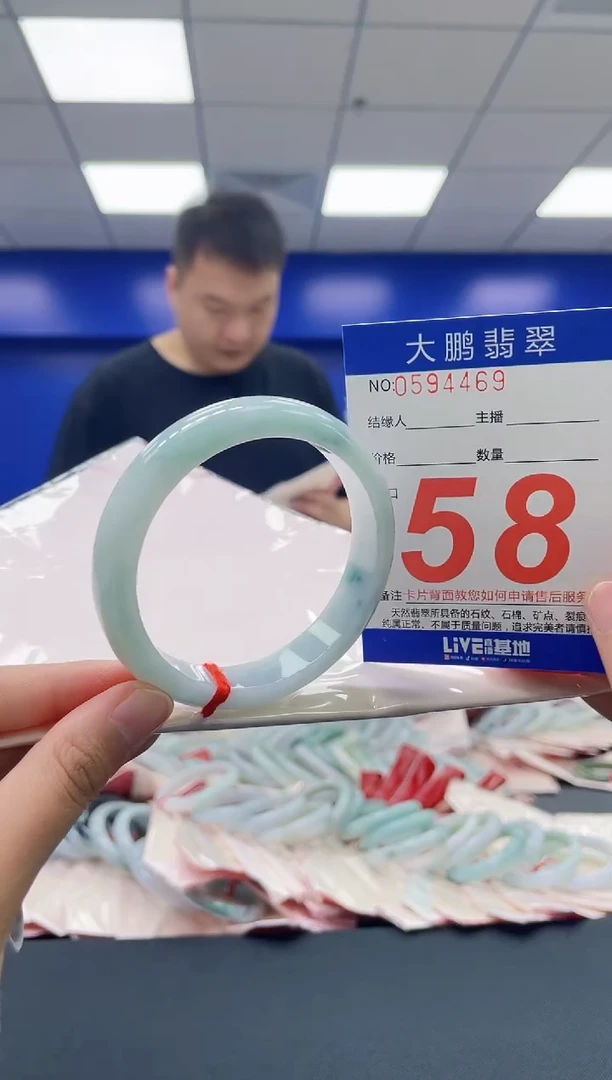 翡翠手镯未镶嵌AAAAAAAA