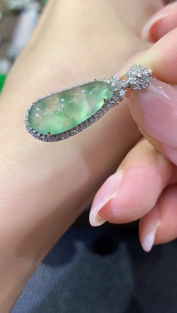 吊坠(不含链)18K金镶嵌翡翠D5