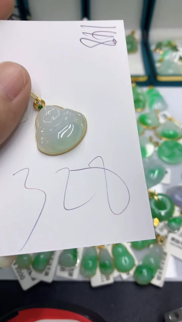 【闪购商品】翡翠颈饰18K金镶嵌翡翠