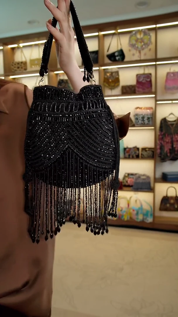 织物13百格汇手工串珠包